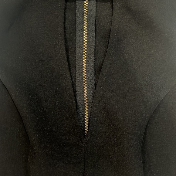 Express black deep v crop top - Picture 2 of 3